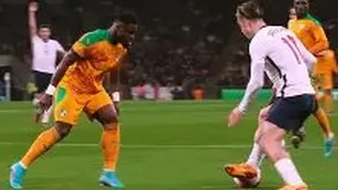 神秘男士与阚清子同游，亲密互动引猜测